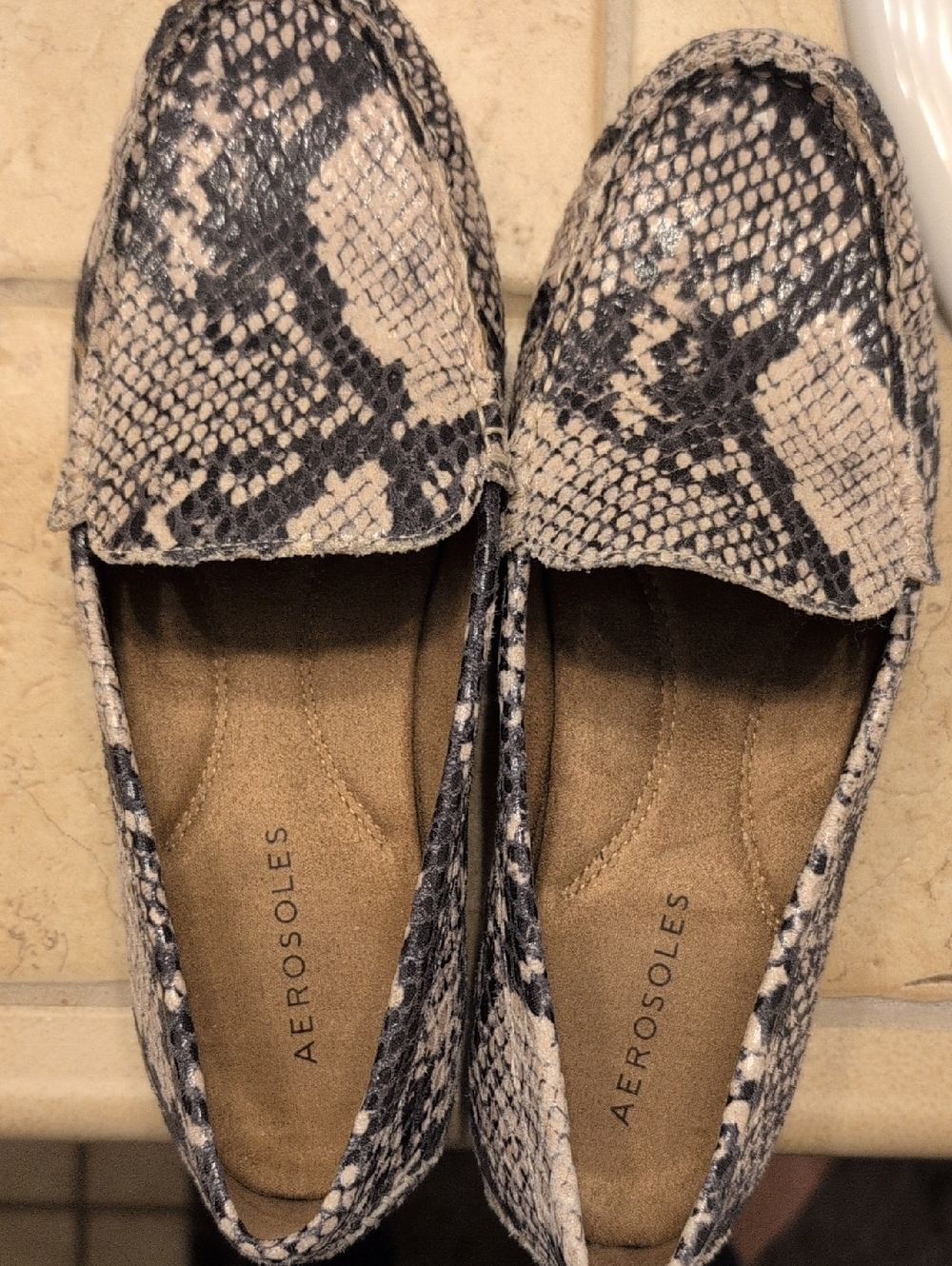 Aerosoles Snakeskin Loafer with cushion support, size 7